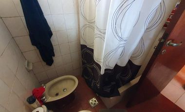 Depto tipo casa por pasillo