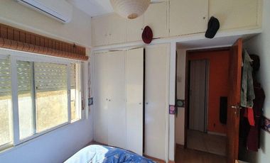 Depto tipo casa por pasillo