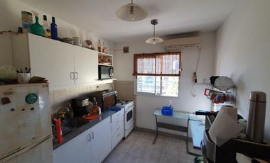 Depto tipo casa por pasillo