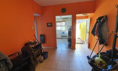 Depto tipo casa por pasillo