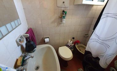 Depto tipo casa por pasillo