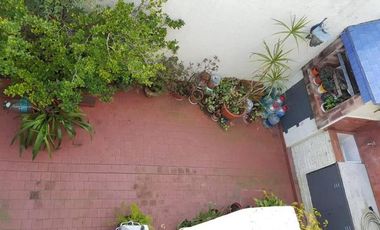 Chalet de varios ambientes con sólida construcción y gran ubicación