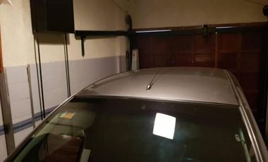 Chalet de varios ambientes con sólida construcción y gran ubicación