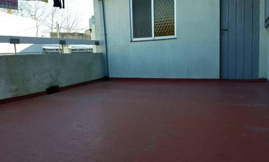 Chalet de varios ambientes con sólida construcción y gran ubicación