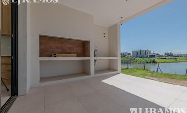 A ESTRENAR. 4 DORMITORIOS y AREA SERVICIO.