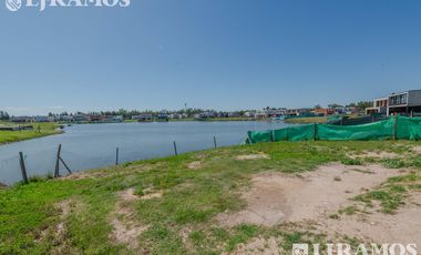 A ESTRENAR. 4 DORMITORIOS y AREA SERVICIO.