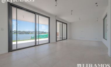 A ESTRENAR. 4 DORMITORIOS y AREA SERVICIO.