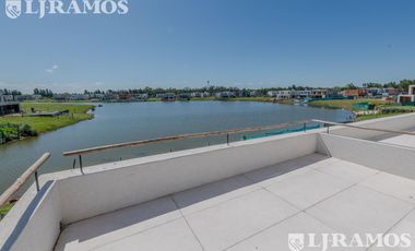 A ESTRENAR. 4 DORMITORIOS y AREA SERVICIO.