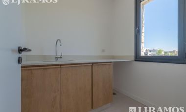 A ESTRENAR. 4 DORMITORIOS y AREA SERVICIO.