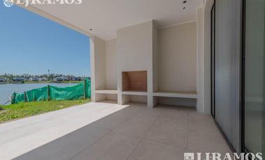 A ESTRENAR. 4 DORMITORIOS y AREA SERVICIO.