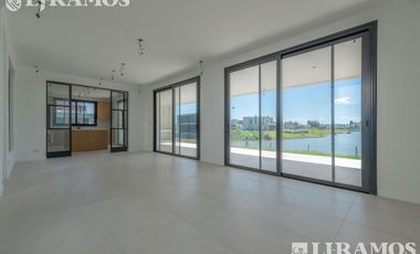 A ESTRENAR. 4 DORMITORIOS y AREA SERVICIO.