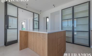 A ESTRENAR. 4 DORMITORIOS y AREA SERVICIO.