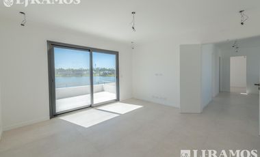 A ESTRENAR. 4 DORMITORIOS y AREA SERVICIO.