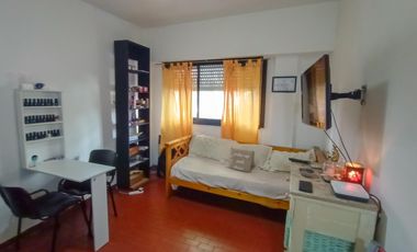 Venta Departamento en Lanús Oeste de 2 ambientes Planta Baja al Frente con Patio