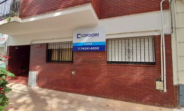 Venta Departamento en Lanús Oeste de 2 ambientes Planta Baja al Frente con Patio