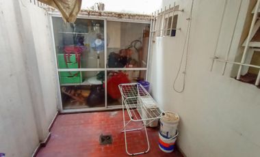 Venta Departamento en Lanús Oeste de 2 ambientes Planta Baja al Frente con Patio