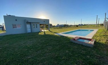 Casa en venta - 2 Dormitorios 1 Baño - Chacabuco