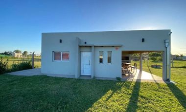 Casa en venta - 2 Dormitorios 1 Baño - Chacabuco