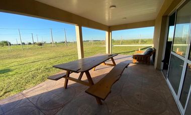 Casa en venta - 2 Dormitorios 1 Baño - Chacabuco