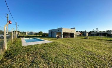 Casa en venta - 2 Dormitorios 1 Baño - Chacabuco