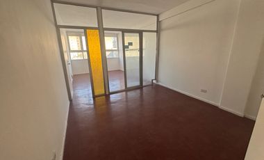 Oficina en tercer piso al frente