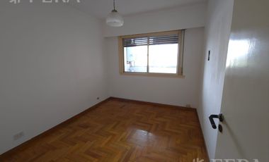 Alquiler departamento 3 ambientes con balcón en Avellaneda