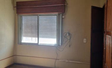 Casa en venta Granadero Baigorria a reciclar terreno 690 m2