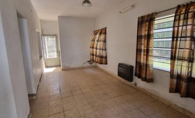 Casa en venta Granadero Baigorria a reciclar terreno 690 m2