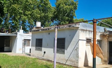 Casa en venta Granadero Baigorria a reciclar terreno 690 m2