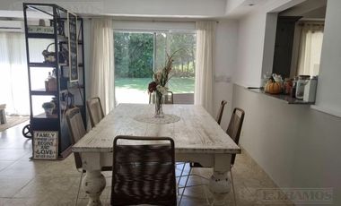 Casa en  Talar del lago II -lote interno- moderna