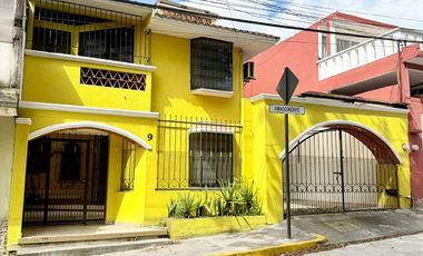 Casa en venta con habitación en planta baja en Sipeh Ánimas