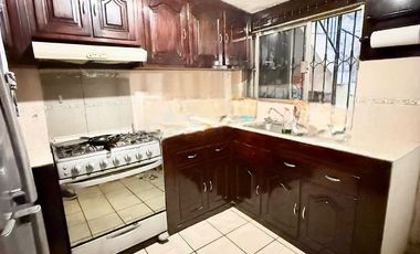 Casa en venta con habitación en planta baja en Sipeh Ánimas