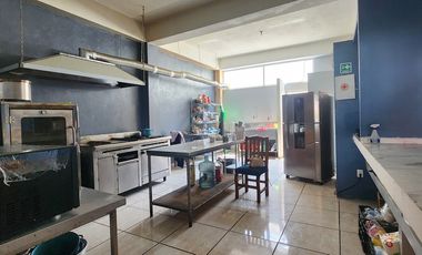 El Lienzo en Blanco para tu Éxito: 170 m² en el Corazón Comercial de Nueva Oxtot