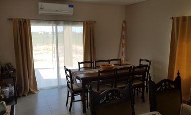 Casa en venta - 4 Dormitorios  4 Baños 2 Cocheras - 860Mts2 - Escobar