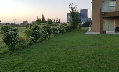 Casa en venta - 4 Dormitorios  4 Baños 2 Cocheras - 860Mts2 - Escobar