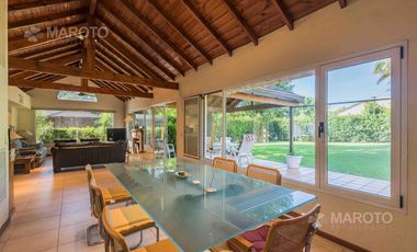 CASA EN VENTA EN C.C. LOS HORNEROS - MAROTO PROPIEDADES-