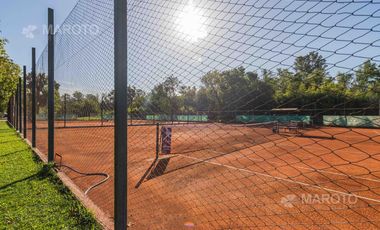 CASA EN VENTA EN C.C. LOS HORNEROS - MAROTO PROPIEDADES-