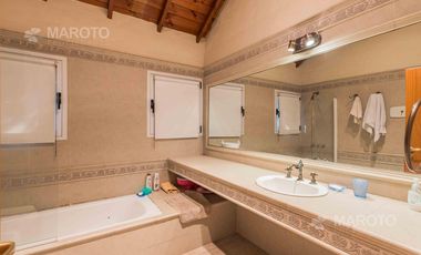 CASA EN VENTA EN C.C. LOS HORNEROS - MAROTO PROPIEDADES-