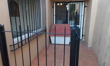Casa en venta - 2 Dormitorios 1 Baño - 85mts2 - Bernal