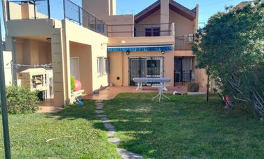 Casa en venta - 2 Dormitorios 1 Baño - 85mts2 - Bernal