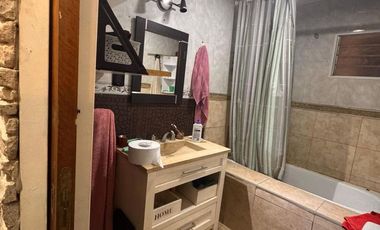 Casa en alquiler - 4 Dormitorios 2 Baños - La Plata