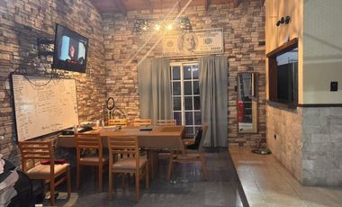 Casa en alquiler - 4 Dormitorios 2 Baños - La Plata