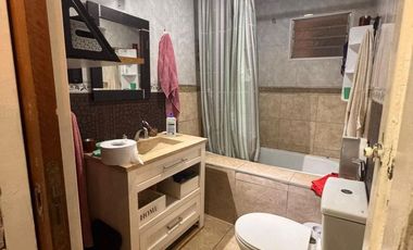 Casa en alquiler - 4 Dormitorios 2 Baños - La Plata