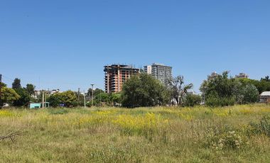Alquilo Terreno en  Costanera altura Puente Zipoli y Sagrada Familia