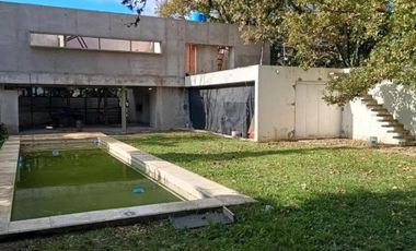 Casa en venta - 3 Dormitorios 2 Baños - Cochera - 800Mts2 - Arturo Seguí