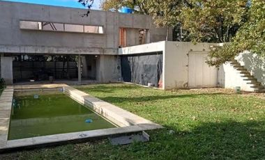 Casa en venta - 3 Dormitorios 2 Baños - Cochera - 800Mts2 - Arturo Seguí