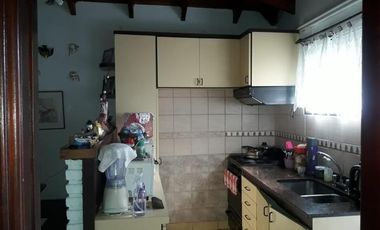 Casa en venta - 2 Dormitorios 1 Baño - Quilmes