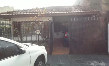 Casa en venta - 2 Dormitorios 1 Baño - Quilmes
