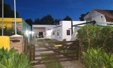 Casa en venta - 2 Dormitorios 2 Baños - Cocheras - 300Mts2 - Santa Clara del Mar