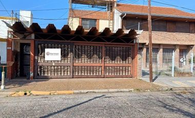 Casa en venta - 2 Dormitorios 1 Baño - Quilmes